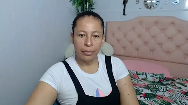 Snapshot of mature_martina chatting on September 25, 11:08 pm mature martina online show from September 25, 11:08 pm