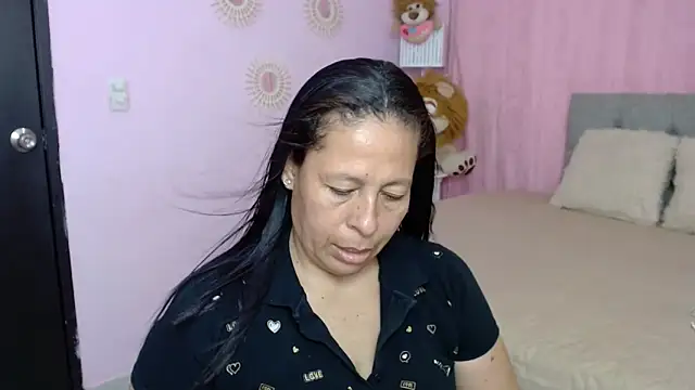 Snapshot of mature_martina chatting on October 6, 10:18 pm mature martina online show from October 6, 10:18 pm