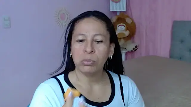 Snapshot of mature_martina chatting on October 13, 7:47 pm mature martina online show from October 13, 7:47 pm
