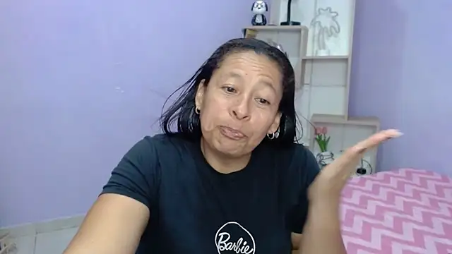 Snapshot of mature_martina chatting on October 24, 11:34 pm mature martina online show from October 24, 11:34 pm