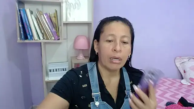 Snapshot of mature_martina chatting on November 7, 10:21 pm mature martina online show from November 7, 10:21 pm