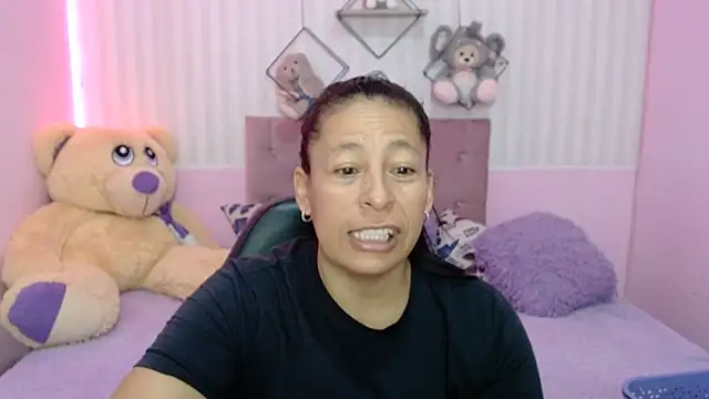 Snapshot of mature_martina chatting on November 18, 5:06 pm mature martina online show from November 18, 5:06 pm