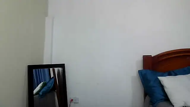 ruby-milf1 online show from October 6, 9:01 pm