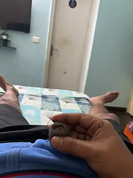 Snapshot of yourheroforfun chatting on April 6, 6:42 pm yourheroforfun online show from April 6, 6:42 pm