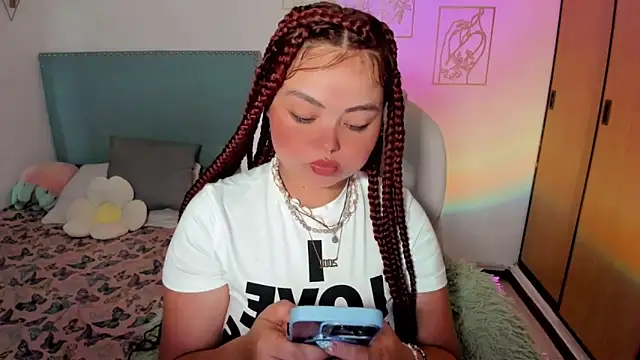 Snapshot of damn_that_booty chatting on December 5, 11:30 am damn that booty online show from December 5, 11:30 am