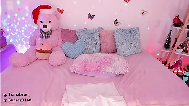 Zara uwu  online show from December 22, 2:06 pm