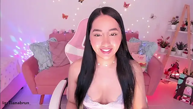 Zara uwu  online show from October 15, 11:21 am