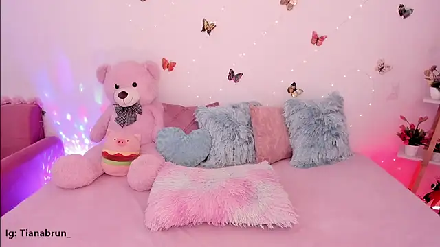 Zara uwu  online show from November 22, 12:15 pm