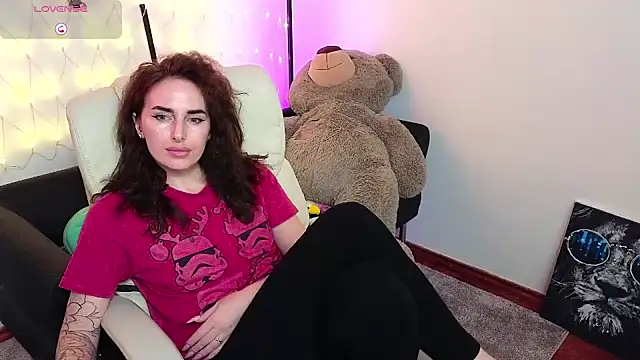 Snapshot of xx_adrihanna_xx chatting on February 3, 6:39 pm xx adrihanna xx online show from February 3, 6:39 pm