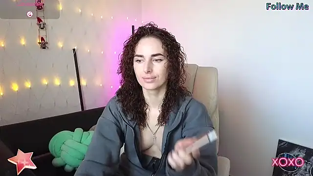 Snapshot of xx_adrihanna_xx chatting on February 7, 6:45 am xx adrihanna xx online show from February 7, 6:45 am