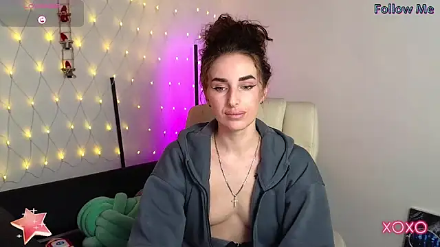Snapshot of xx_adrihanna_xx chatting on February 7, 5:40 pm xx adrihanna xx online show from February 7, 5:40 pm