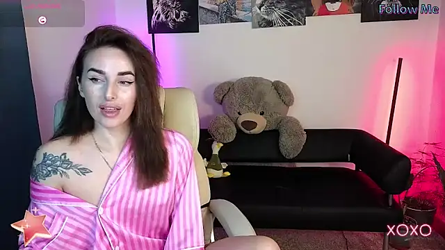 Snapshot of xx_adrihanna_xx chatting on February 11, 6:44 pm xx adrihanna xx online show from February 11, 6:44 pm