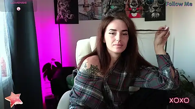 Snapshot of xx_adrihanna_xx chatting on February 12, 2:10 pm xx adrihanna xx online show from February 12, 2:10 pm