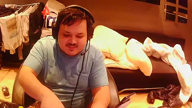 Bebemickey75 online show from November 30, 12:25 am