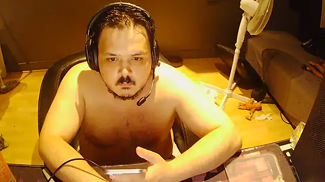 Snapshot of Bebemickey75 chatting on May 29, 8:29 pm Bebemickey75 online show from May 29, 8:29 pm