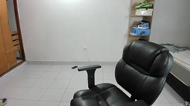 imtonny19 online show from March 12, 12:42 am