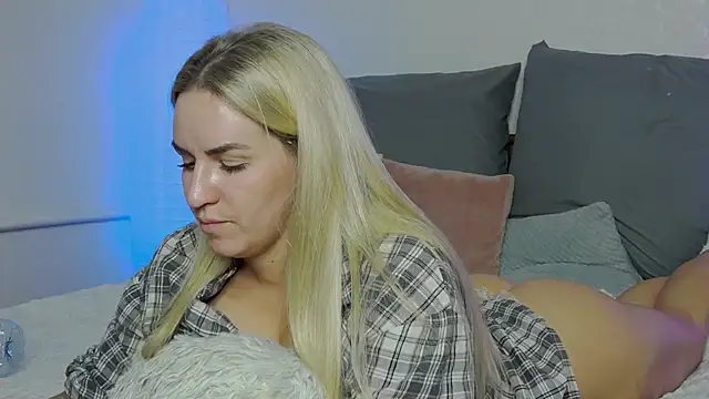 SofiJames online show from January 5, 9:37 am