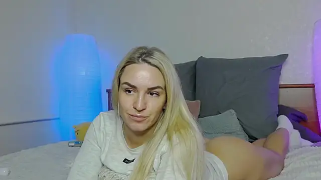 SofiJames online show from January 8, 5:59 am