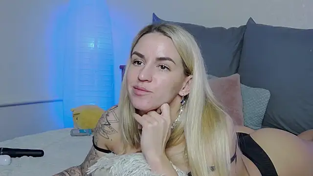 SofiJames online show from January 25, 9:04 am