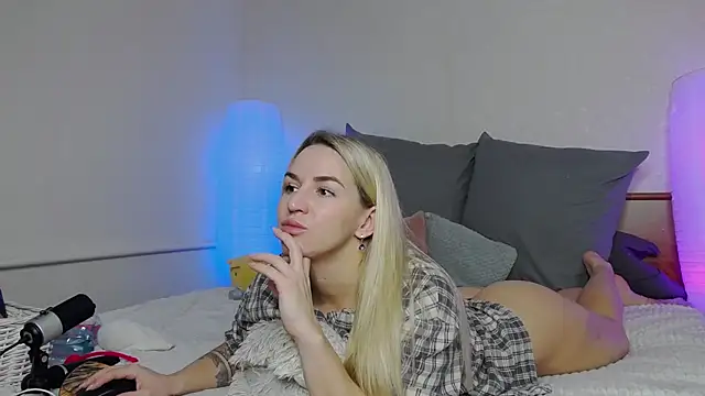 SofiJames online show from February 1, 6:32 am