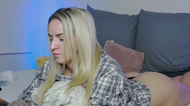 SofiJames online show from February 6, 9:53 am