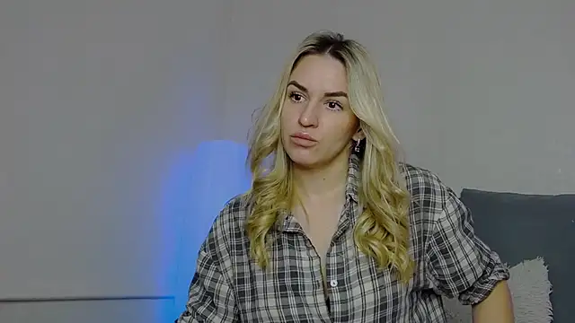 SofiJames online show from February 16, 6:32 am