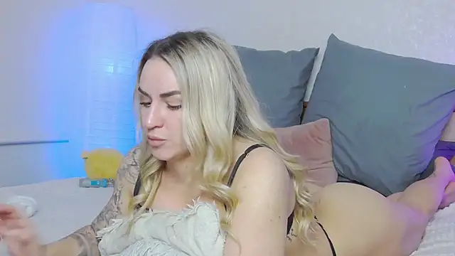 SofiJames online show from March 12, 7:13 am