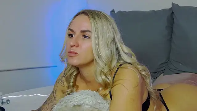 SofiJames online show from September 21, 7:10 am