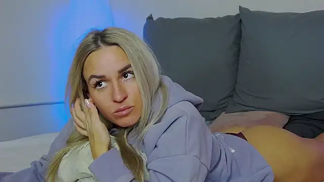 SofiJames online show from October 4, 6:44 am