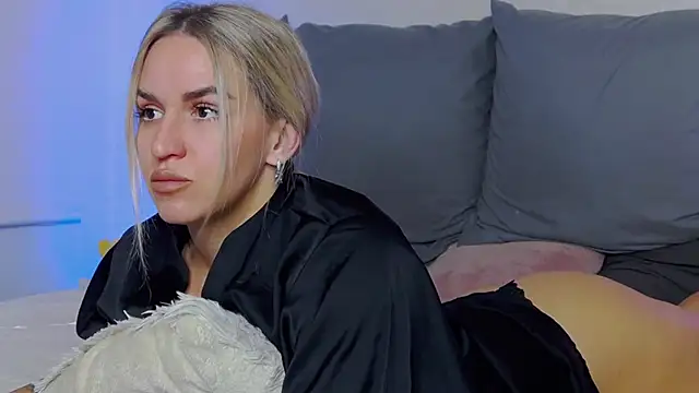 SofiJames online show from October 8, 6:55 am