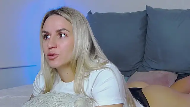 SofiJames online show from October 26, 7:03 am