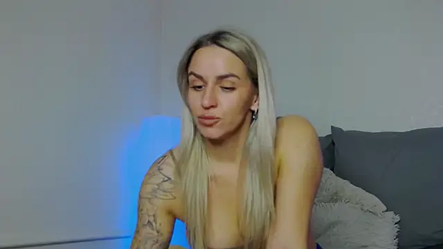 SofiJames online show from November 5, 6:35 am