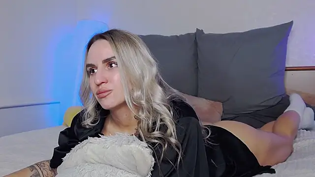 SofiJames online show from December 3, 6:54 am