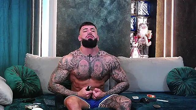 masterkingofmusclee online show from December 2, 9:45 am