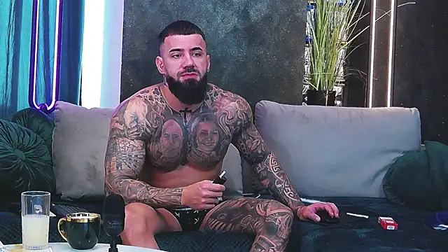 masterkingofmusclee online show from January 7, 8:45 am