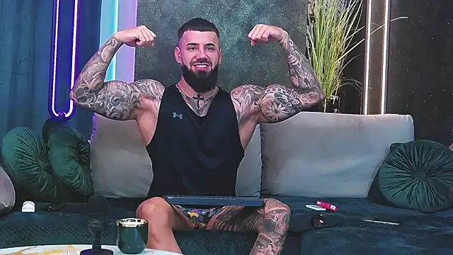 masterkingofmusclee online show from January 8, 6:20 am