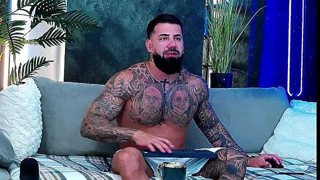 masterkingofmusclee online show from September 29, 7:35 am