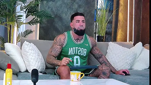 masterkingofmusclee online show from October 6, 7:28 am