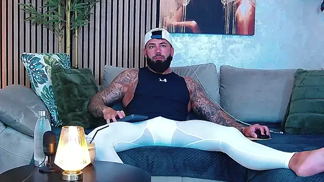 masterkingofmusclee online show from May 12, 7:05 am
