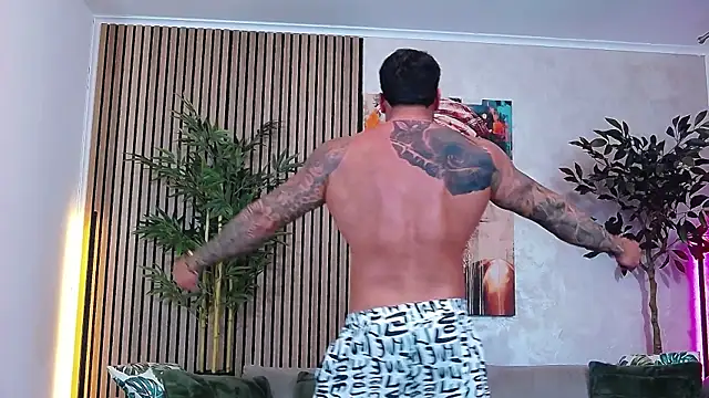 masterkingofmusclee online show from May 18, 8:14 pm