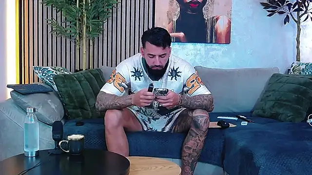 masterkingofmusclee online show from June 1, 7:54 am