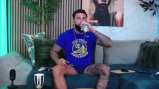 masterkingofmusclee online show from June 3, 7:44 am