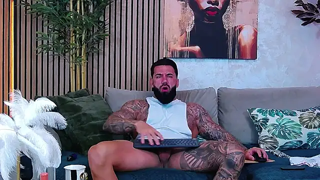 masterkingofmusclee online show from June 30, 8:04 am