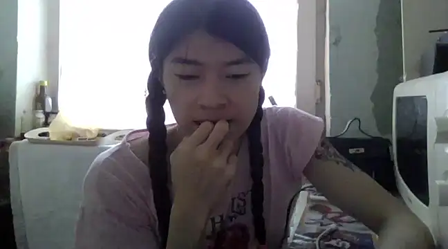 Snapshot of CarlyJoy chatting on March 18, 12:58 pm CarlyJoy online show from March 18, 12:58 pm