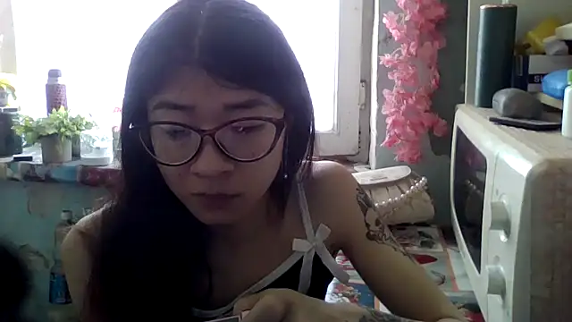Snapshot of CarlyJoy chatting on April 3, 9:51 am CarlyJoy online show from April 3, 9:51 am