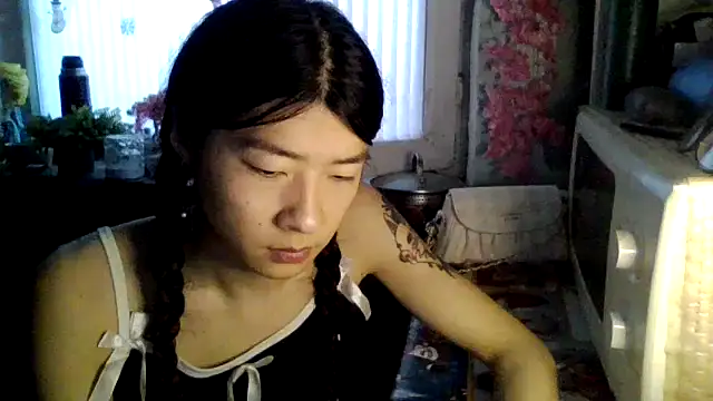 Snapshot of CarlyJoy chatting on April 4, 1:41 pm CarlyJoy online show from April 4, 1:41 pm