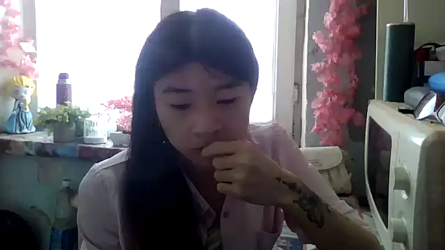 Snapshot of CarlyJoy chatting on April 9, 9:15 am CarlyJoy online show from April 9, 9:15 am
