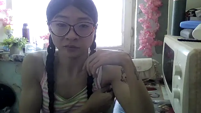 Snapshot of CarlyJoy chatting on April 14, 10:21 am CarlyJoy online show from April 14, 10:21 am
