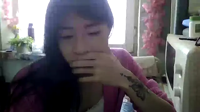 Snapshot of CarlyJoy chatting on April 18, 10:52 am CarlyJoy online show from April 18, 10:52 am