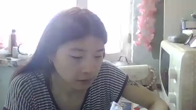 CarlyJoy online show from June 24, 11:09 am